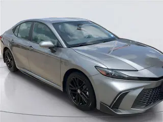 Toyota Camry 2025 SE Sedán 4p.
