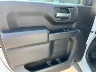 Chevrolet Silverado 1500 2023 4x4 Camión de trabajo Cabina doble 4 puertas 5.8 ft. SB