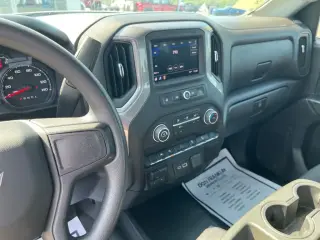 Chevrolet Silverado 1500 2023 4x4 Camión de trabajo Cabina doble 4 puertas 5.8 ft. SB