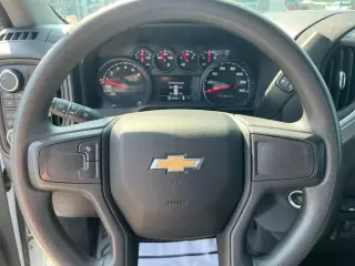 Chevrolet Silverado 1500 2023 4x4 Camión de trabajo Cabina doble 4 puertas 5.8 ft. SB