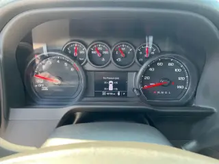 Chevrolet Silverado 1500 2023 4x4 Camión de trabajo Cabina doble 4 puertas 5.8 ft. SB