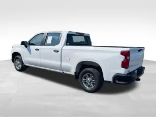 Chevrolet Silverado 1500 2023 4x4 Camión de trabajo Cabina doble 4 puertas 5.8 ft. SB