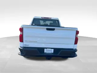 Chevrolet Silverado 1500 2023 4x4 Camión de trabajo Cabina doble 4 puertas 5.8 ft. SB