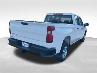 Chevrolet Silverado 1500 2023 4x4 Camión de trabajo Cabina doble 4 puertas 5.8 ft. SB
