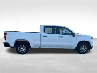 Chevrolet Silverado 1500 2023 4x4 Camión de trabajo Cabina doble 4 puertas 5.8 ft. SB