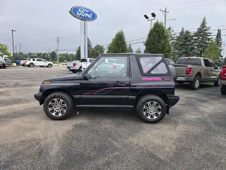 Tracker Geo 1993 2puertas LSi 4WD SUV con capota blanda