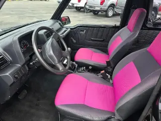 Tracker Geo 1993 2puertas LSi 4WD SUV con capota blanda
