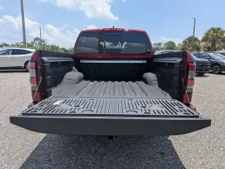 Nissan Frontier 2025 4x2 SV 4p Cab Doble Puerta 5 pies de caja