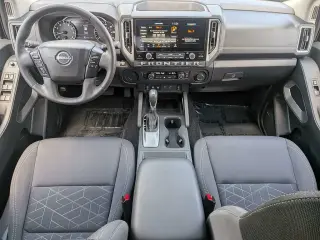 Nissan Frontier 2025 4x2 SV 4p Cab Doble Puerta 5 pies de caja