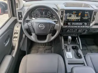 Nissan Frontier 2025 4x2 SV 4p Cab Doble Puerta 5 pies de caja