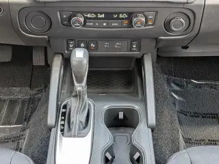 Nissan Frontier 2025 4x2 SV 4p Cab Doble Puerta 5 pies de caja