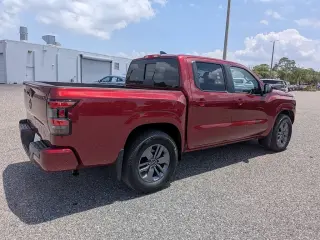 Nissan Frontier 2025 4x2 SV 4p Cab Doble Puerta 5 pies de caja