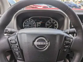 Nissan Frontier 2025 4x2 SV 4p Cab Doble Puerta 5 pies de caja