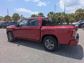 Nissan Frontier 2025 4x2 SV 4p Cab Doble Puerta 5 pies de caja