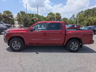 Nissan Frontier 2025 4x2 SV 4p Cab Doble Puerta 5 pies de caja