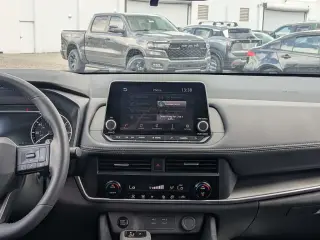 Nissan Rogue 2025 SV 4p Crossover