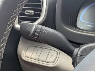 Hyundai VENUE 2025 SEL 4p Crossover