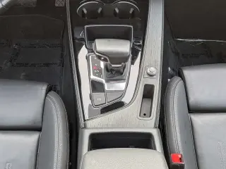 Audi A4 2024 AWD quattro S line Premium Plus 45 TFSI 4p Sedan