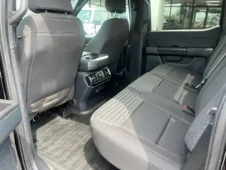 Ford F-150 2023 4x4 XL 4 puertas SuperCrew 5.5 pies SB