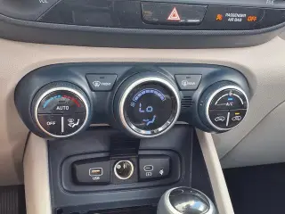 Hyundai VENUE 2025 Limited 4 puertas Crossover