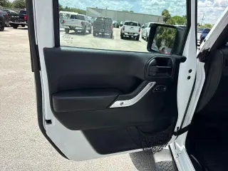 Jeep Wrangler Unlimited 2016 4x4 Sahara 4p SUV