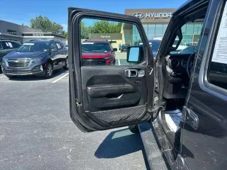 Jeep Gladiator 2021 4x4 de Altitude Alta 4p. Cabina Doble 5.0 pies. BA