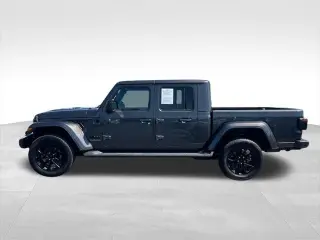 Jeep Gladiator 2021 4x4 de Altitude Alta 4p. Cabina Doble 5.0 pies. BA