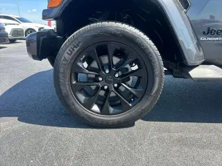 Jeep Gladiator 2021 4x4 de Altitude Alta 4p. Cabina Doble 5.0 pies. BA