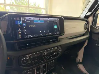 Jeep Gladiator 2024 4x4 Sport 4dr Cabina Doble 5.0 ft. SB