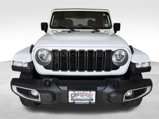 Jeep Gladiator 2024 4x4 Sport 4dr Cabina Doble 5.0 ft. SB