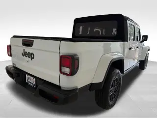 Jeep Gladiator 2024 4x4 Sport 4dr Cabina Doble 5.0 ft. SB