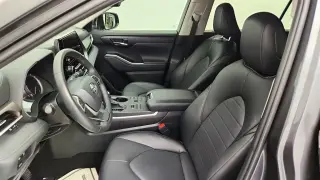 Toyota Highlander 2024 AWD LE SUV 4 puertas