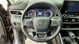 Toyota Highlander 2024 AWD LE SUV 4 puertas