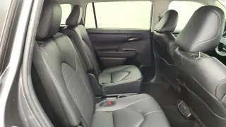 Toyota Highlander 2024 AWD LE SUV 4 puertas