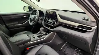 Toyota Highlander 2024 AWD LE SUV 4 puertas