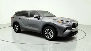 Toyota Highlander 2024 AWD LE SUV 4 puertas