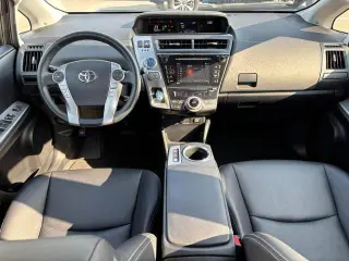 Toyota Prius v 2017 Cinco 4puertas Familiar