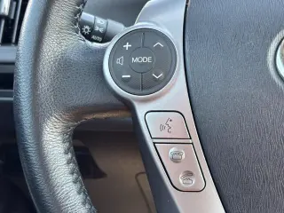 Toyota Prius v 2017 Cinco 4puertas Familiar