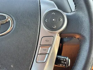 Toyota Prius v 2017 Cinco 4puertas Familiar
