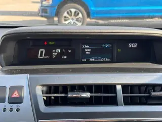 Toyota Prius v 2017 Cinco 4puertas Familiar