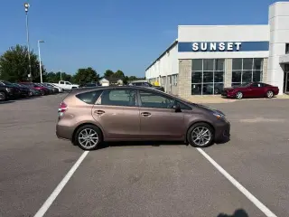 Toyota Prius v 2017 Cinco 4puertas Familiar