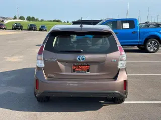 Toyota Prius v 2017 Cinco 4puertas Familiar
