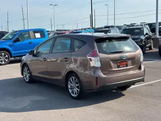 Toyota Prius v 2017 Cinco 4puertas Familiar