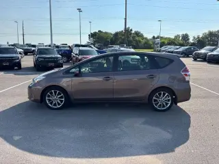 Toyota Prius v 2017 Cinco 4puertas Familiar