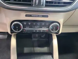 Ford Escape 2022 AWD Titanium 4p SUV