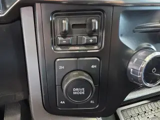 Ford F-150 2023 4x4 Lariat 4 puertas SuperCrew 5.5 pies SB