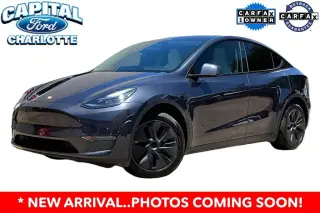 Tesla Model Y 2024 de larga autonomía 4 puertas crossover