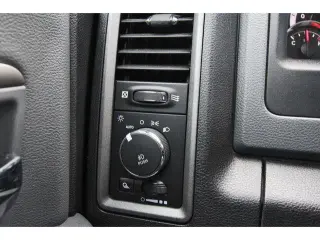 Ram 1500 Classic 2020 4x4 Tradesman 2 puertas Cabina Regular 6,3 pies SB Pickup