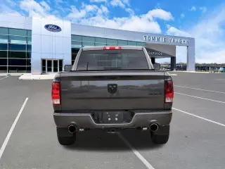 Ram 1500 Classic 2020 4x4 Tradesman 2 puertas Cabina Regular 6,3 pies SB Pickup