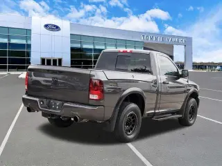 Ram 1500 Classic 2020 4x4 Tradesman 2 puertas Cabina Regular 6,3 pies SB Pickup